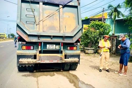 Cảnh sát giao thông Gia Lai xử lý hơn 1.100 trường hợp xe kinh doanh vận tải vi phạm