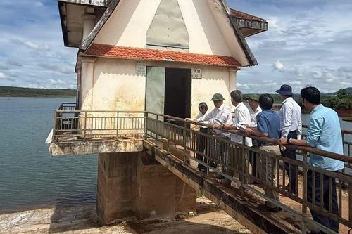 Kiểm tra công tác quản lý, vận hành an toàn hồ chứa Ia Mơr và tiến độ sửa chữa hồ Ia Ring