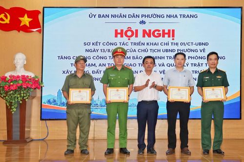 Phường Nha Trang khen thưởng 4 tập thể thực hiện tốt về an ninh trật tự, quản lý đất đai, mỹ quan đô thị