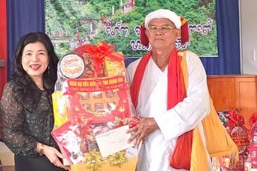 Đoàn Đại biểu Quốc hội tỉnh thăm, chúc mừng Lễ hội Katê