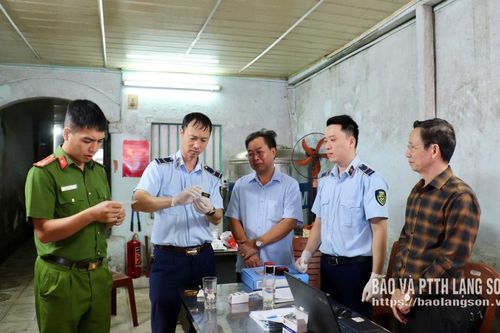 Kiểm tra hoạt động sản xuất, kinh doanh rượu tại phường Kỳ Lừa
