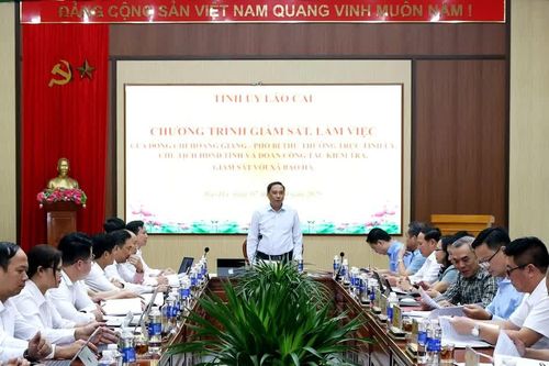 Phó Bí thư Thường trực Tỉnh ủy Hoàng Giang và Đoàn công tác của tỉnh làm việc tại xã Bảo Hà