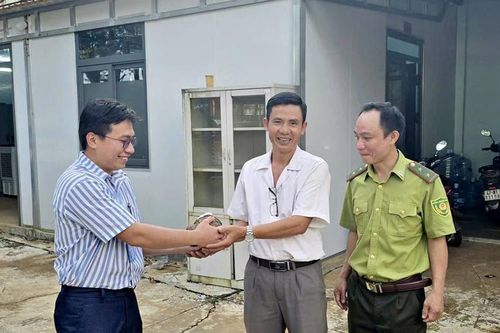 Người dân xã Trường Xuân cứu sống cá thể tê tê bị thương nặng