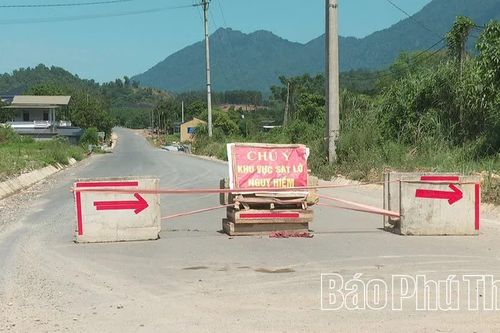 Sạt lở tại Km2+900, tuyến đường Quang Tiến - Thịnh Minh