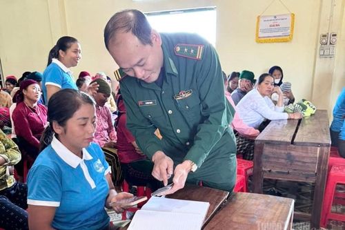 Hơn 200 phụ nữ xã Tùng Vài được tuyên truyền pháp luật, chuyển đổi số