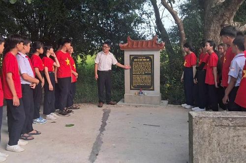 Truyền 'lửa' từ những căn hầm bí mật