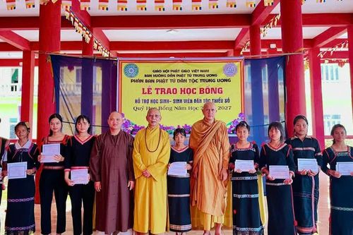 Phân ban Phật tử Dân tộc Trung ương trao 20 suất học bổng đến học sinh đồng bào dân tộc thiểu số tại Gia Lai