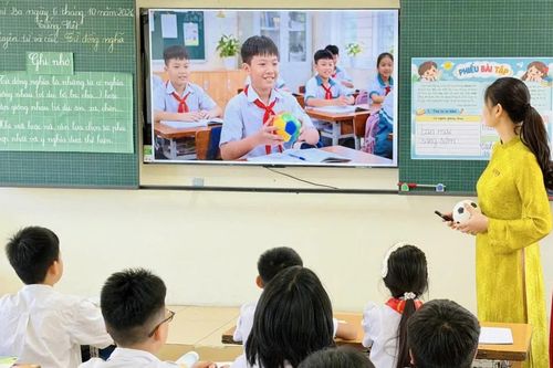 Hà Nội rà soát trường lớp, giáo viên để xử lý quá tải