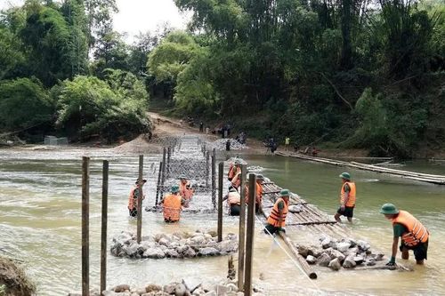 Bộ đội thần tốc làm cầu vượt sông sau chỉ đạo của Chủ tịch UBND tỉnh Lạng Sơn
