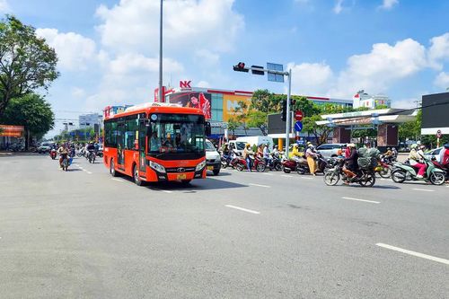 Đi khắp Tây Đô dễ dàng với xe buýt