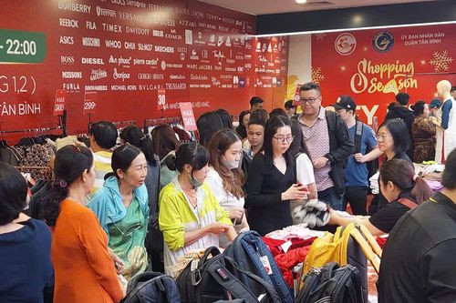 Dịch vụ đóng góp hơn một nửa tăng trưởng GRDP TP. Hồ Chí Minh