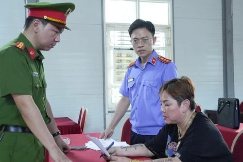 Khởi tố Tiktoker 'Thảo Ràn Ri Mộc Châu' cho vay theo kiểu tín dụng đen
