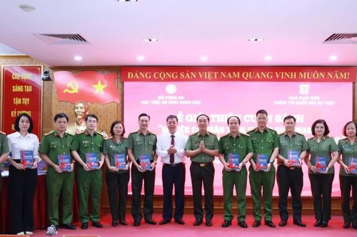 Giới thiệu cuốn sách mới do Thượng tướng, PGS.TS Trần Quốc Tỏ làm chủ biên