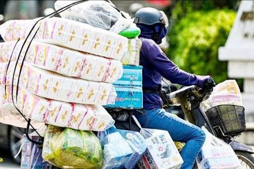 Chở hàng cồng kềnh: Tiện một chuyến, nguy hiểm chực chờ