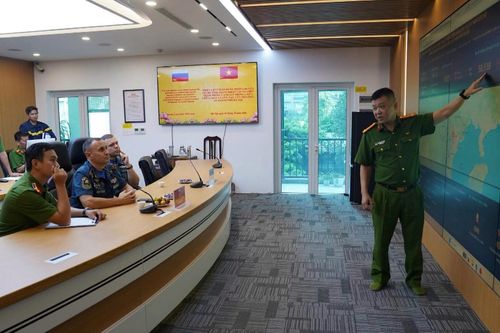 Chuyên gia Nga trao đổi kinh nghiệm PCCC & CNCH tại Hà Nội