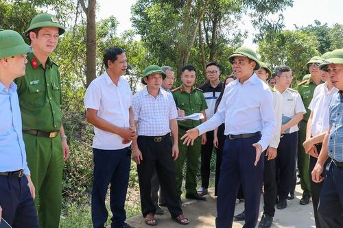 Chủ tịch tỉnh Nghệ An thị sát và yêu cầu dừng hoạt động 9 điểm bến, mỏ cát