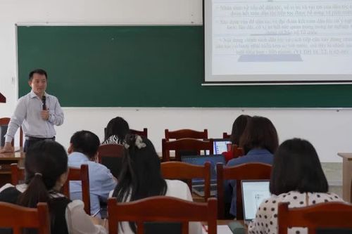 Tập huấn lồng ghép kiến thức dân tộc vào chương trình trung cấp lý luận chính trị