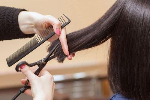 Bí quyết giữ tóc dài khỏe nhờ tỉa ngọn định kỳ