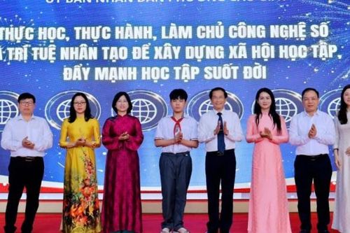 Từ chiếc mũ rơm đến AI: Hành trình học tập không ngừng ở Phường Cầu Giấy - Thành phố Hà Nội