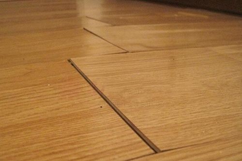 Sàn gỗ bị co ngót: Nguyên nhân và cách khắc phục