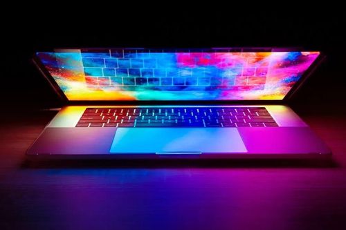Công nghệ 7/10: MacBook Pro OLED sẽ nhẹ hơn đáng kể, có màn hình cảm ứng