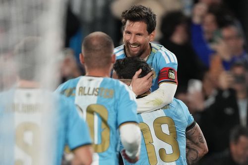 Cận cảnh Messi tỏa sáng rực rỡ trong ngày chia tay đội tuyển Argentina