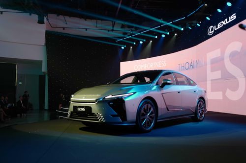 Cận cảnh Lexus ES thế hệ mới tại Việt Nam, giá từ 2,34 tỷ đồng