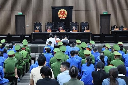 4 bảo vệ nhận 400.000-570.000 đồng mở cổng giúp 'bà trùm' lĩnh 2-3 năm tù