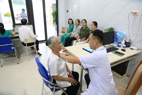 Tạo cơ chế chăm sóc toàn diện, phát huy nguồn lực người cao tuổi