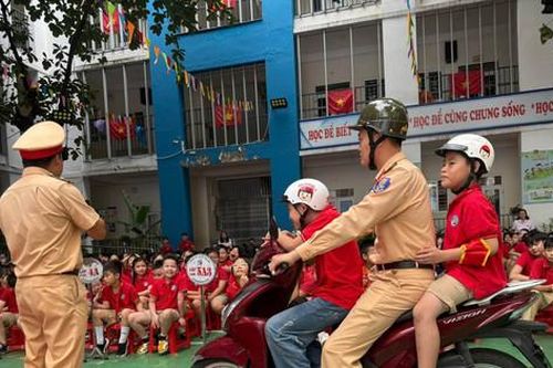 Phường Ô Chợ Dừa lan toả pháp luật về an toàn giao thông cho học sinh
