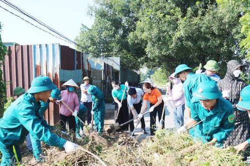 Quốc Oai huy động lực lượng chỉnh trang đường giao thông, giữ gìn môi trường