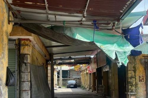 Chợ truyền thống bỏ hoang, chợ ' cóc' mọc lên như nấm.