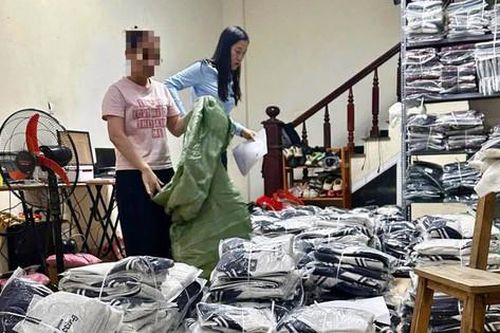 Hà Nội phát hiện hơn 1.100 bộ quần áo giả nhãn hiệu Adidas