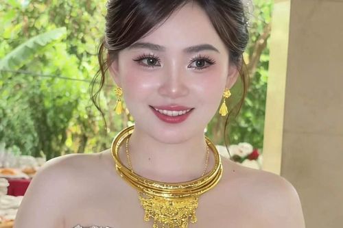 Hoài Lâm 'xả' kho ảnh cưới, cô dâu Ngọc Trinh có khoảnh khắc gây chú ý