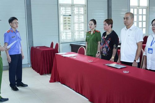 TikToker 'Thảo Ràn Ri' bị khởi tố vì cho vay nặng lãi