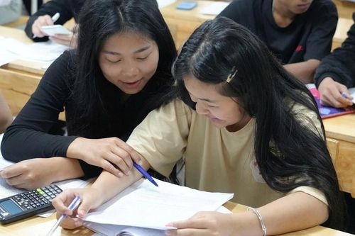 Hà Nội triển khai đột phá phát triển giáo dục đảm bảo đủ trường, lớp, giáo viên