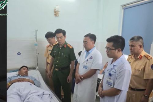 'Quái xế' Hải Phòng phớt lờ hiệu lệnh, liều lĩnh lái môtô tông gãy chân Đại úy CSGT
