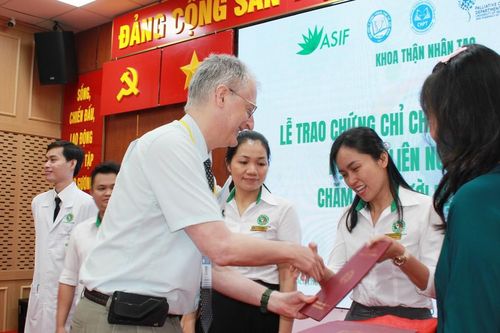 Chăm sóc giảm nhẹ: Đừng đợi người bệnh đến cuối đường