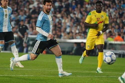 Không cần tìm người thay Messi