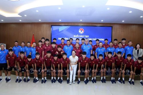 U17 Việt Nam trang bị kiến thức dinh dưỡng thể thao, phòng tránh chấn thương