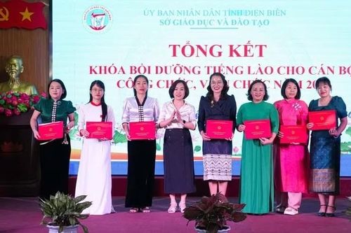 Điện Biên nâng cao năng lực tiếng Lào cho đội ngũ cán bộ