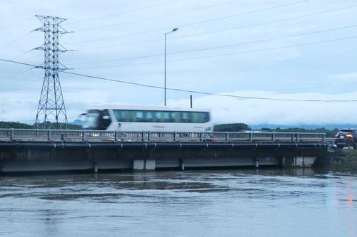 Tối 8/10, Quốc lộ 1A qua Quảng Ngãi vẫn ngập