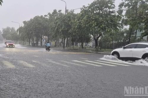 Nhiều khu vực ở phía nam Đà Nẵng bị ngập cục bộ do mưa lớn