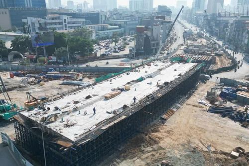 [Ảnh] Hai cầu vượt trên Vành đai 1 bước vào giai đoạn thi công kết cấu dầm