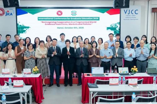 Hoàn thiện hệ sinh thái đào tạo sau đại học chuẩn quốc tế