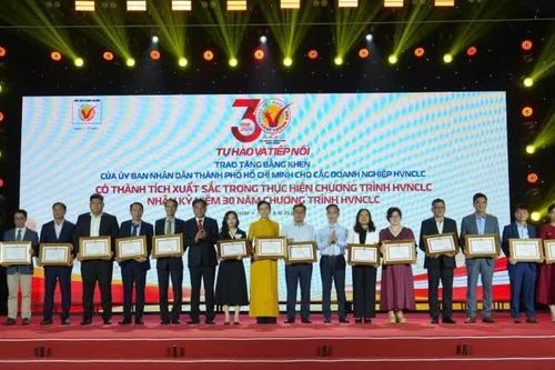 Khai mạc Lễ hội Kỷ niệm 30 năm Hàng Việt Nam chất lượng cao: 'Tự hào và tiếp nối'