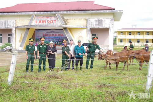Cách bộ đội giúp nhân dân vùng biên giới thoát nghèo
