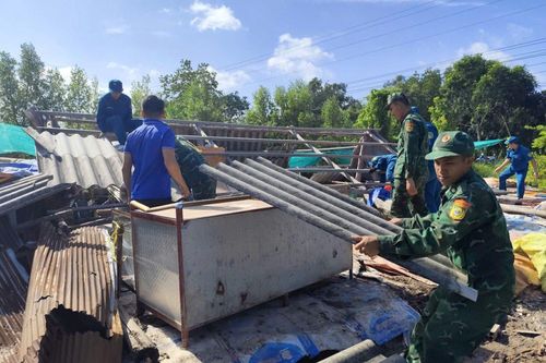 Tình quân dân giữa muôn trùng sóng nước