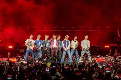 Stray Kids 'công phá' rạp chiếu phim toàn thế giới