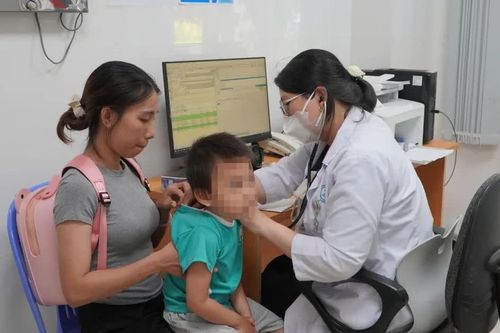 Mưa nắng thất thường, nhiều người đổ bệnh